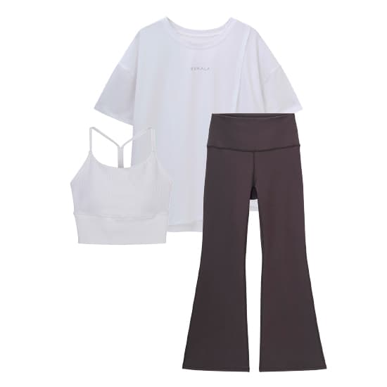 ブラトップ：オフホワイト レギンス：エスプレッソ