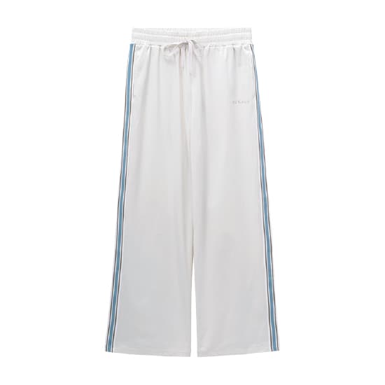 ライトベージュ